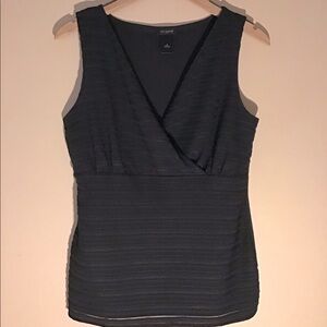 ANN TAYLOR STRETCHY LINED CROSSOVER SLEEVELESS TOP GORGEOUS DRESSED UP OR DOWN!